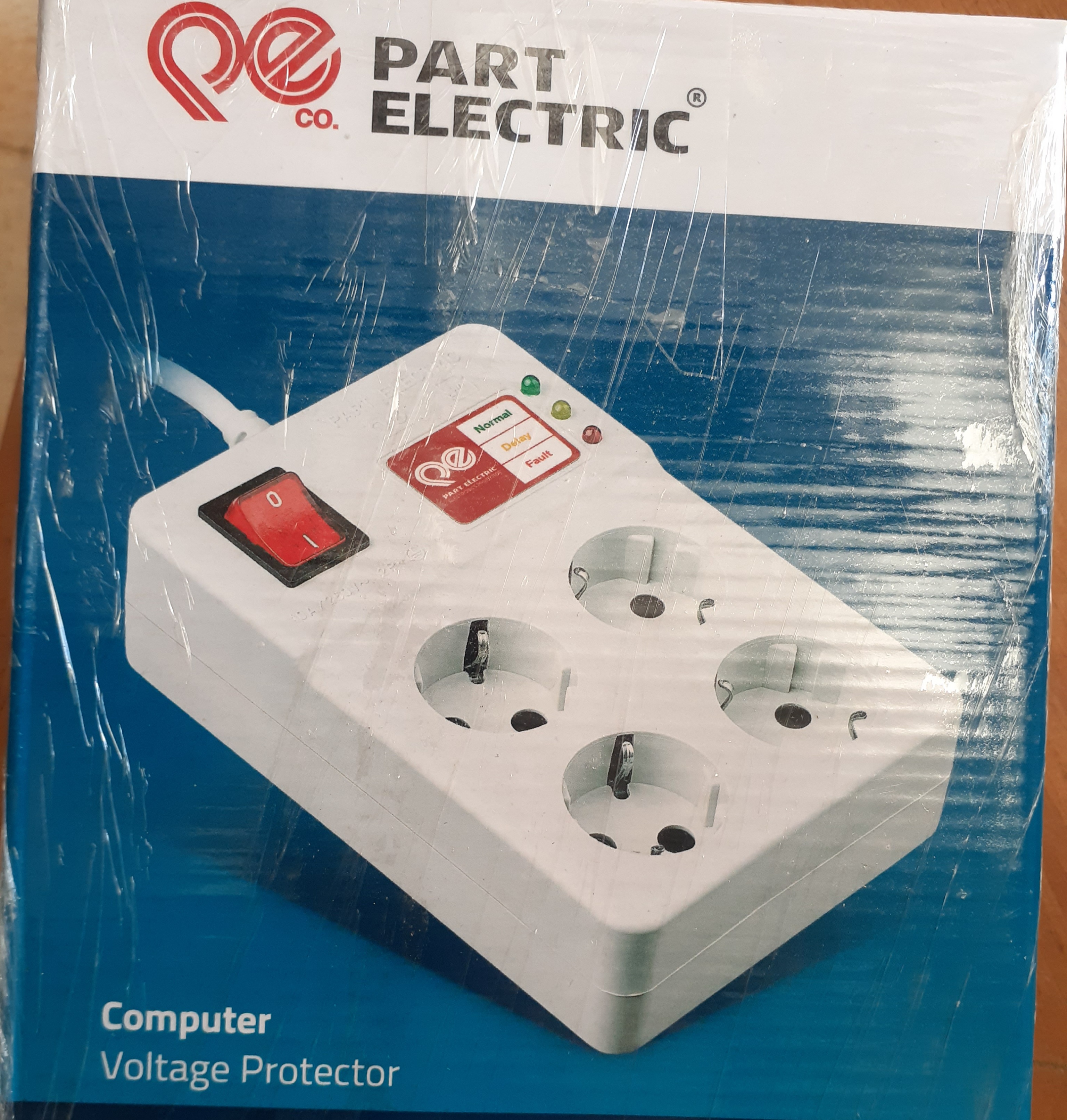 محافظ چهارخانه ارت دار با کلید و کابل ۱.۸ آنالوگ کامپیوتر پارت